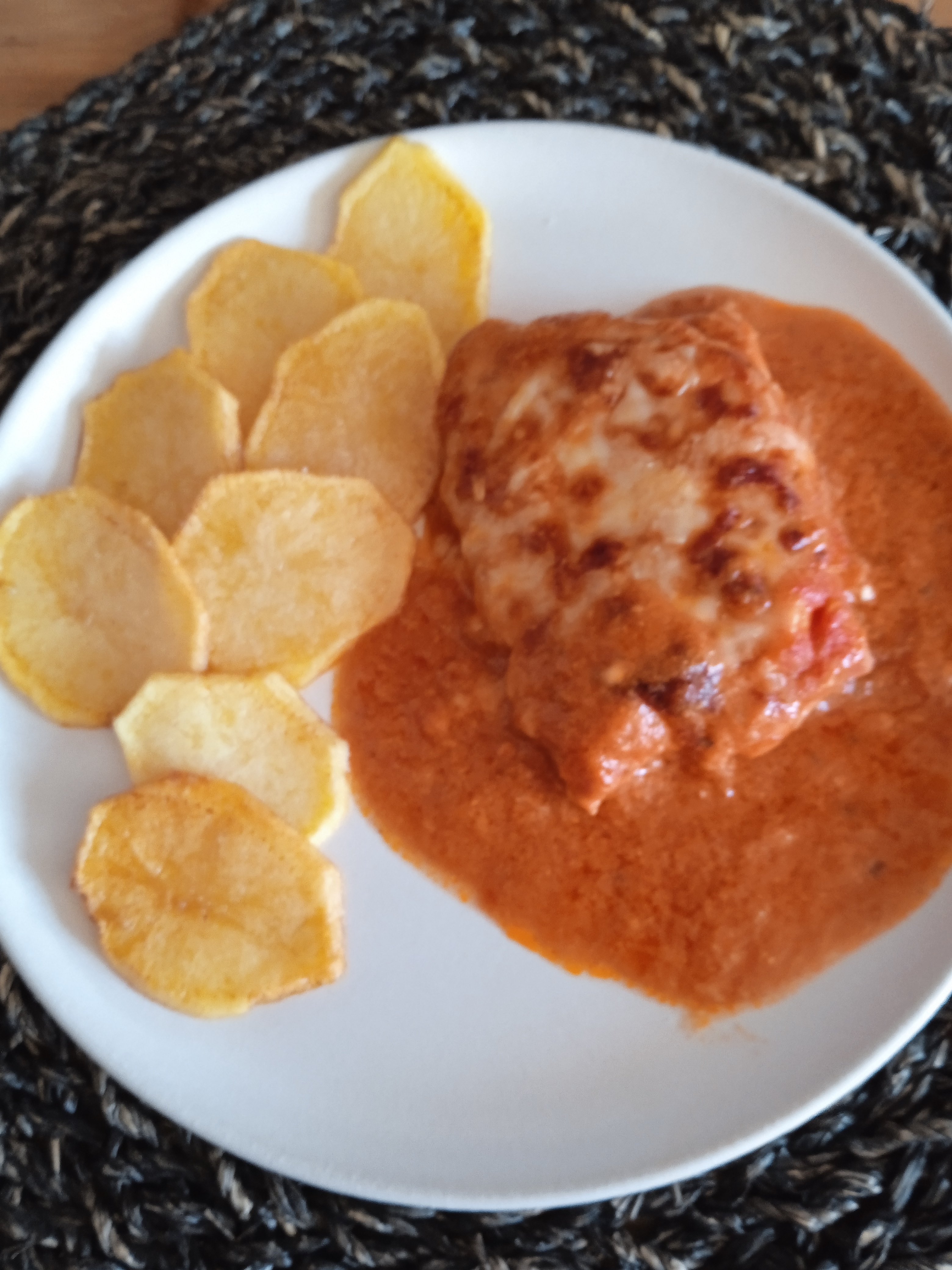 Libritos de lomo en salsa de tomate.
